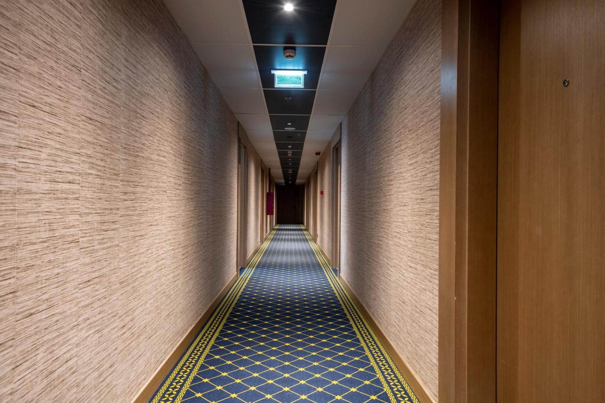 The Grandeur Hotel バトゥーミ エクステリア 写真